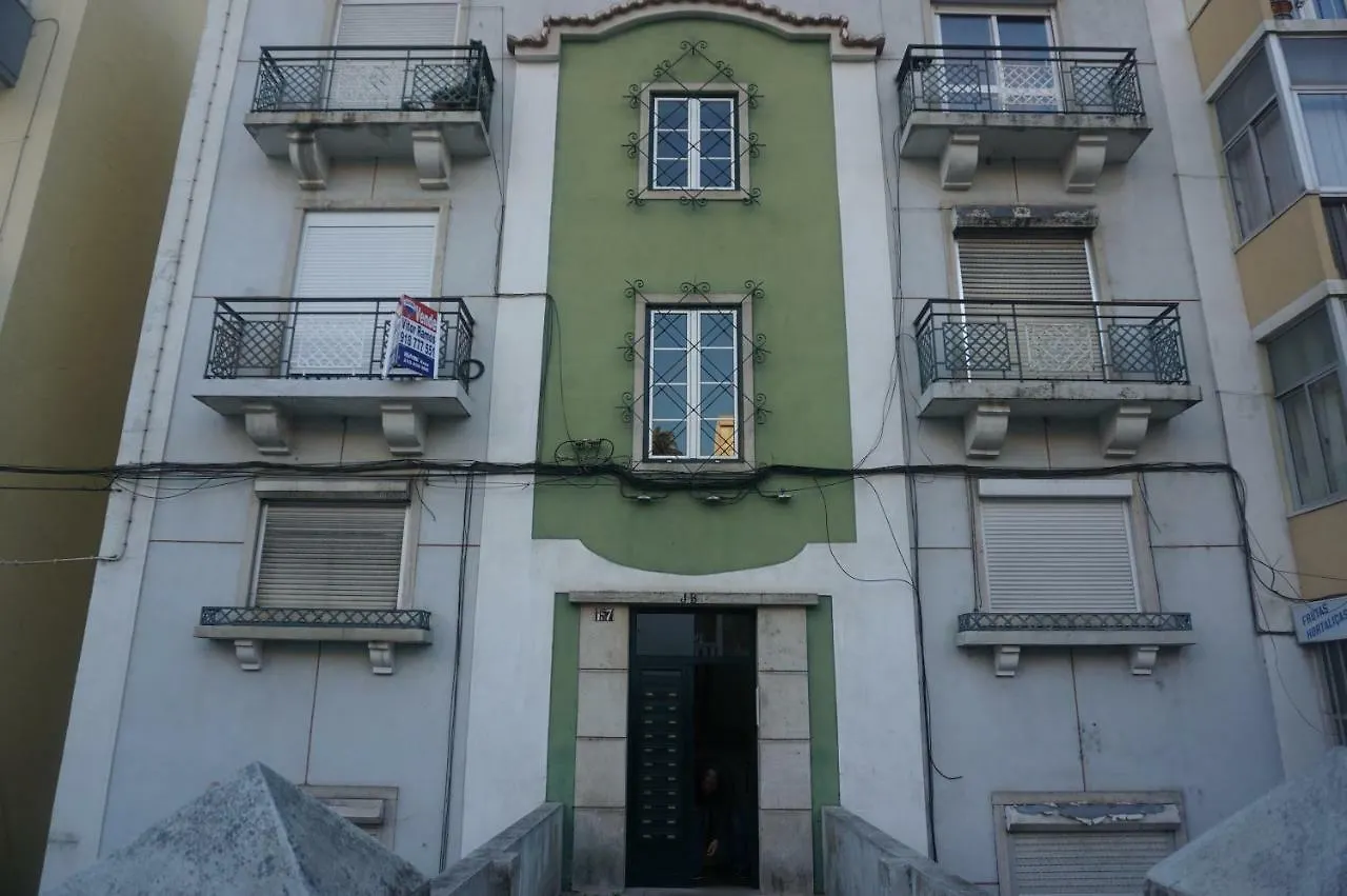 Room In Queluz 11 Minutes From Lisbon 0*,  פורטוגל